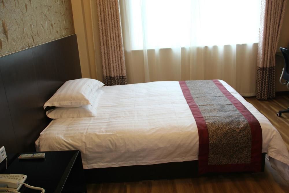 Super 8 Hotel Жинан Екстериор снимка