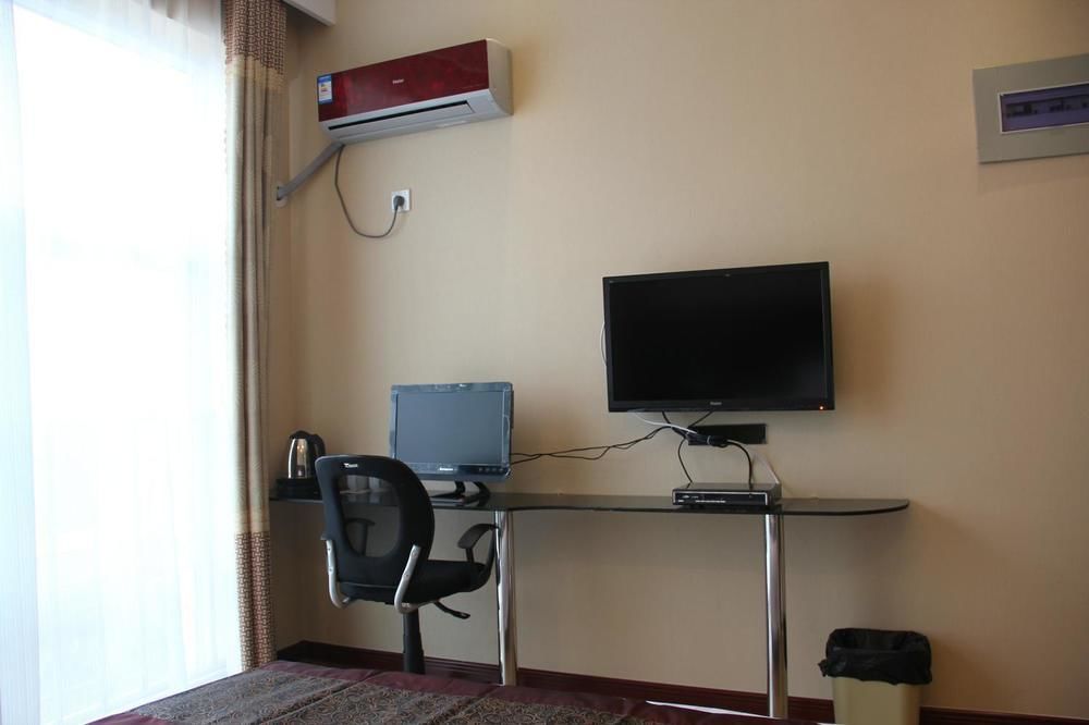 Super 8 Hotel Жинан Екстериор снимка