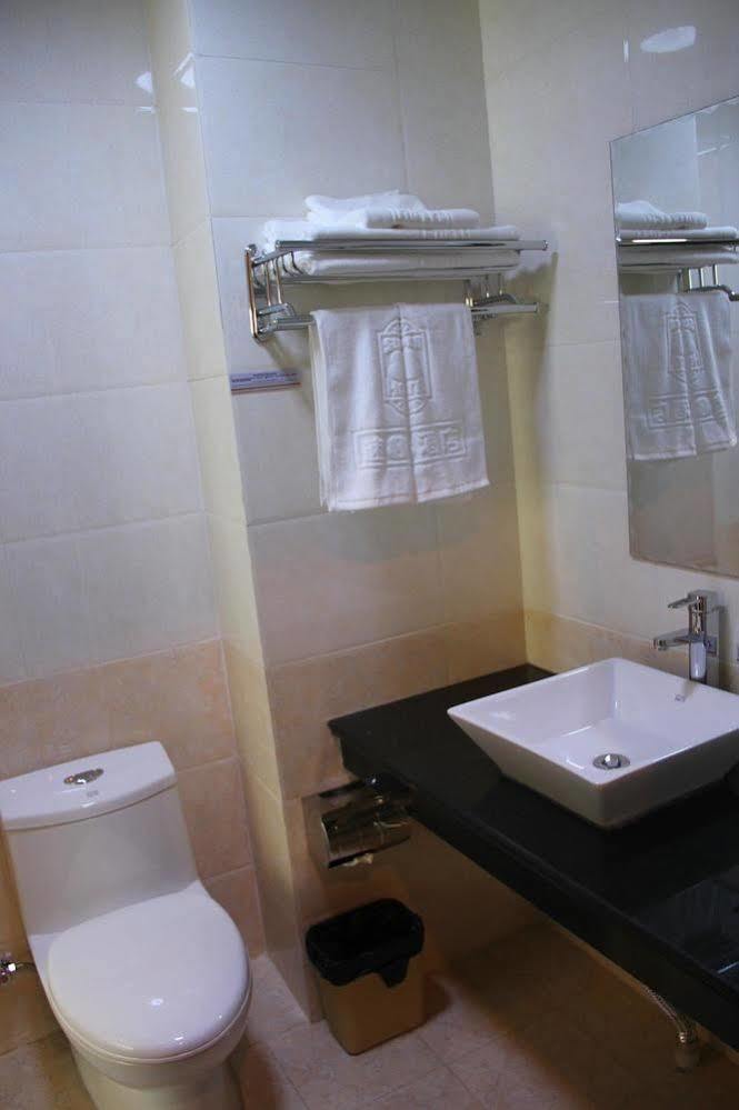 Super 8 Hotel Жинан Екстериор снимка